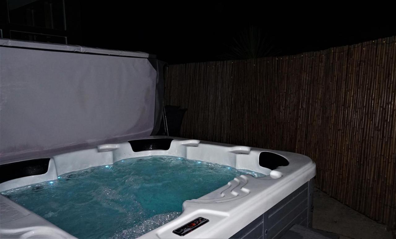Sheep Dip Cottage - 5* Cyfie Farm, With Log Burner And Private Hot Tub Llanfyllin Exteriör bild