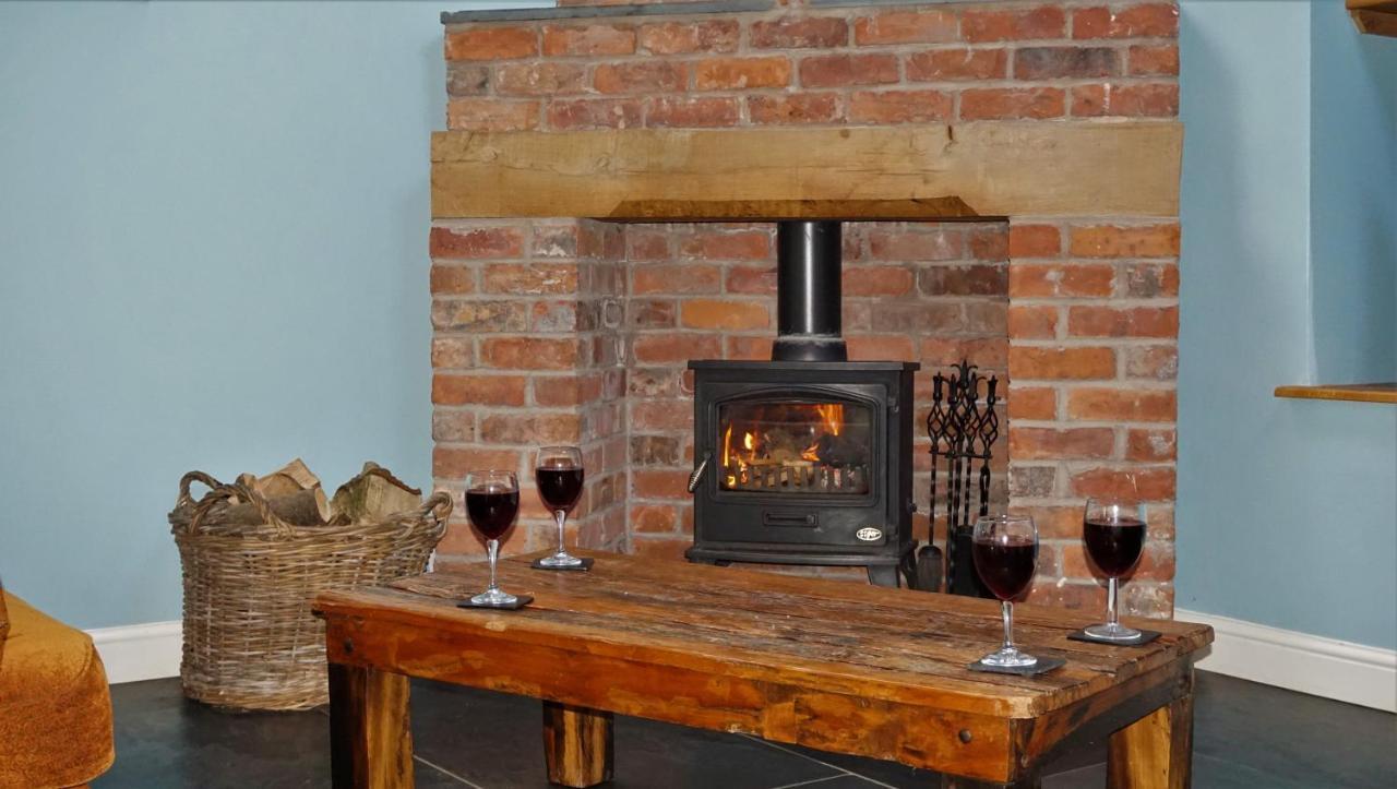 Sheep Dip Cottage - 5* Cyfie Farm, With Log Burner And Private Hot Tub Llanfyllin Exteriör bild